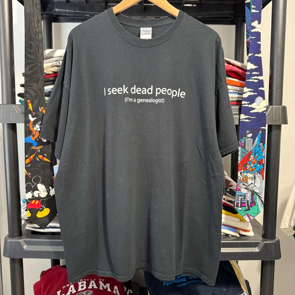 Y2K Black I Seek Dead People Genealogist Graphic Tee 2XL